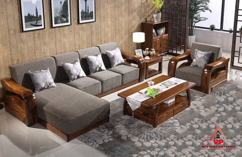 Mẫu ghế sofa gỗ mang hình dáng chữ L này được sự yêu thích của rất, rất nhiều khách hàng hiện nay, bởi sự mềm mại cũng như vững chắc mà nó mang đến cho gia chủ. Đường nét sắc sảo uốn lượn tạo cho bạn cảm giác bắt mắt và ấn tượng nhất. Ghế Sofa Gỗ Phòng Khách Chữ L